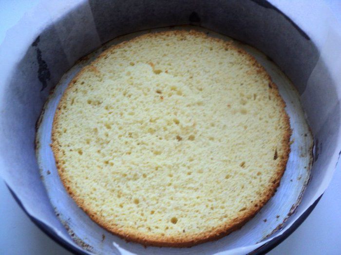 Торт с персиками и малиной