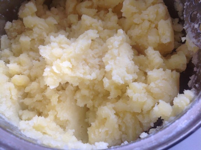 Картофельные гнезда с курицей и грибами