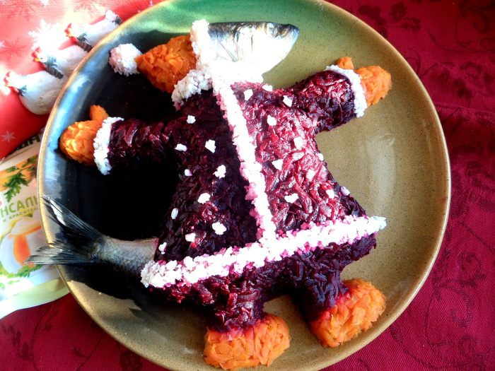 Салат &amp;quot;Селедочка в наряде Санта Клауса&amp;quot;