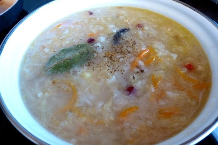 Запорожский капустняк с уткой и копченым черносливом