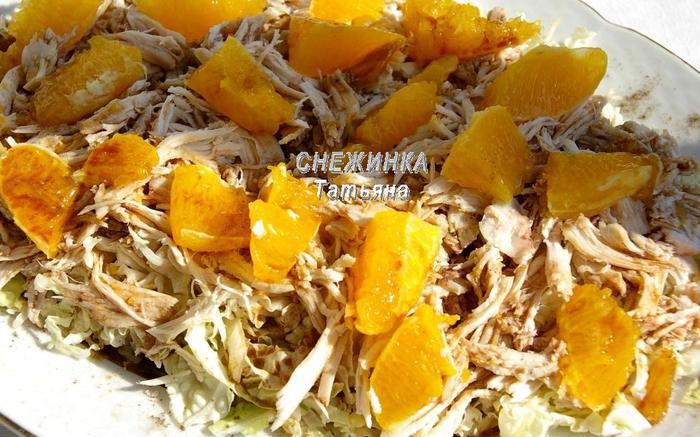 Салат с курицей, апельсином и карамелизированными орехами