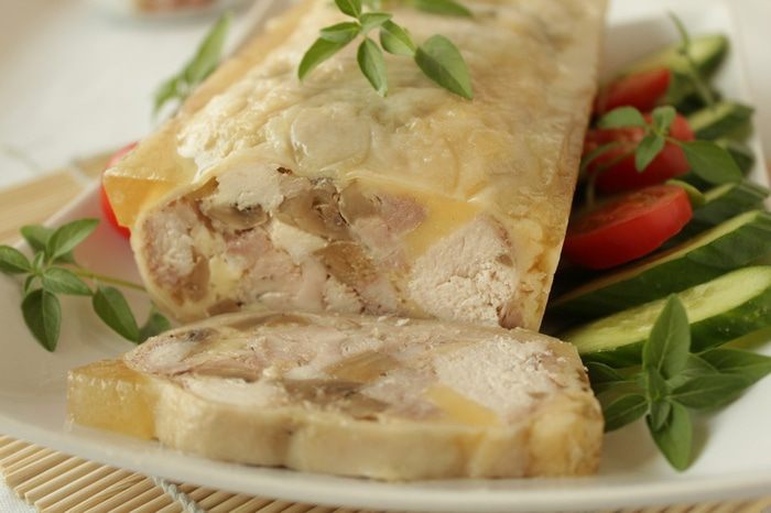 Куриный рулет с грибами и сыром