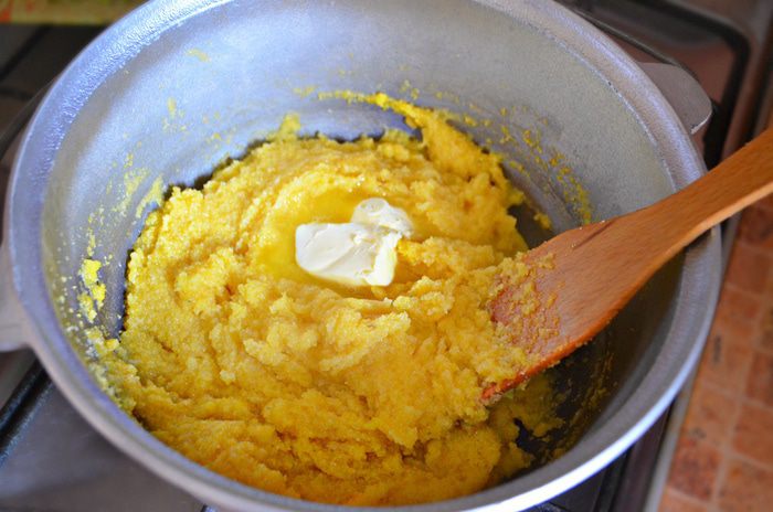 Пирог из поленты с овощами