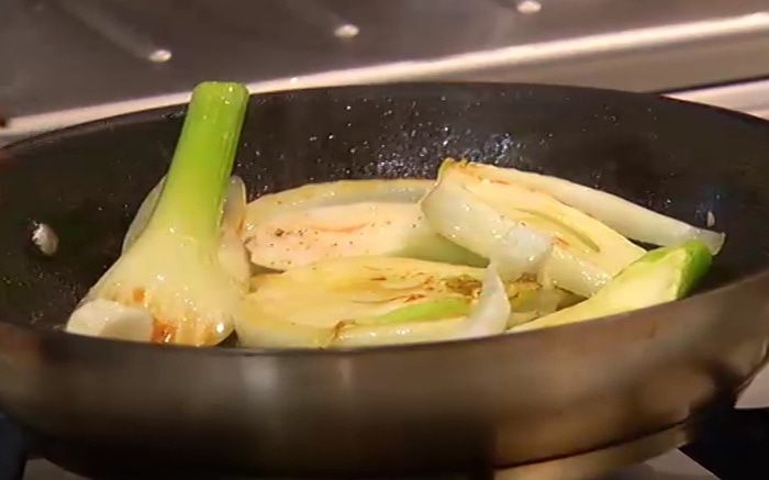 Салат из фенхеля и апельсина с заправкой из авокадо 