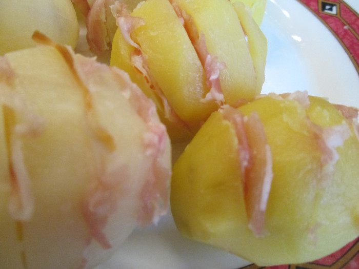 Курица с начинкой из бекона и ароматных трав