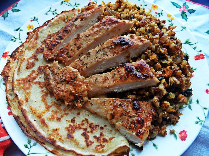 Курочка с гречкой и грибами