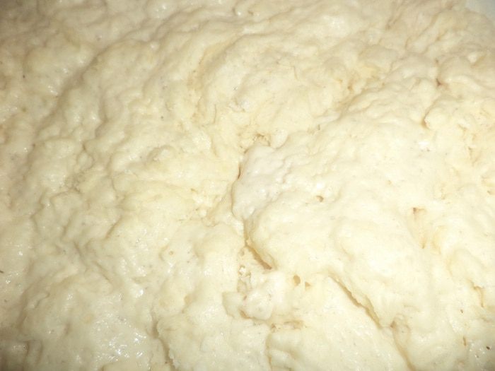 Пироги из дрожжевого теста с брокколи, сыром и колбасой