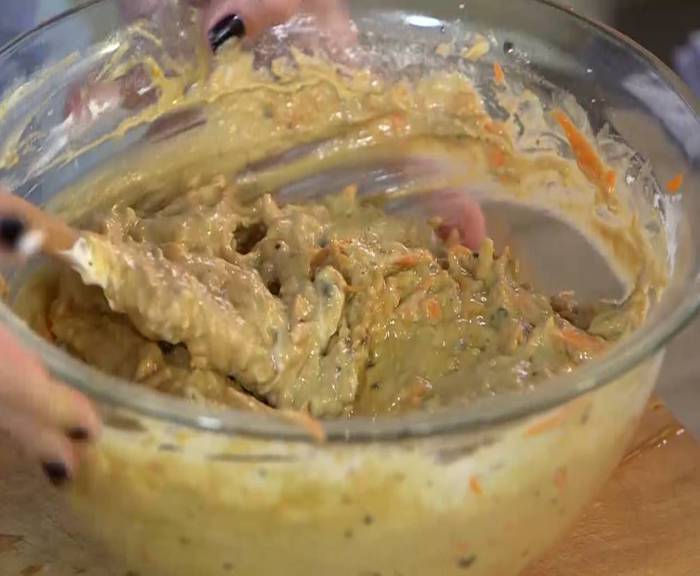 Ароматный морковный пирог на сметане 