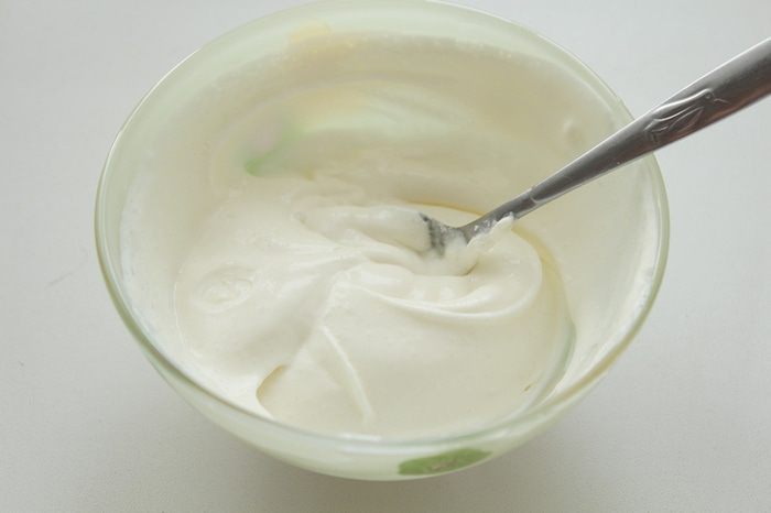 Мини-торт из черемуховых оладий с брусничным курдом