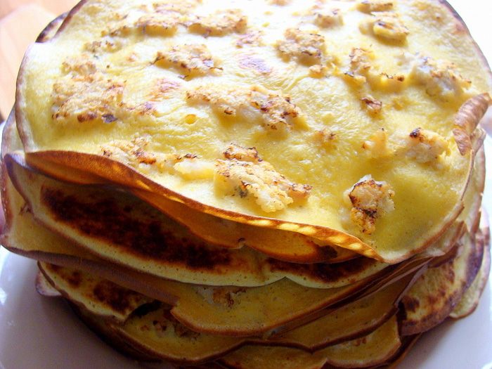 Пряные блины с припеком (рыбный торт)