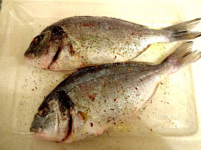 Рыбка на овощной подушке