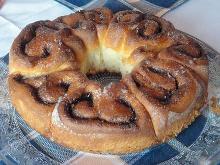 Плюшки с корицей в сахарной глазури