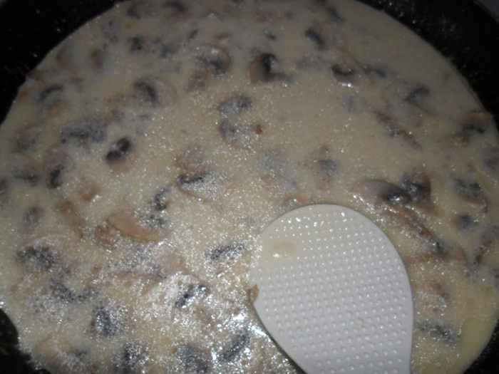Свиная шея с грибами и мятой в йогурте