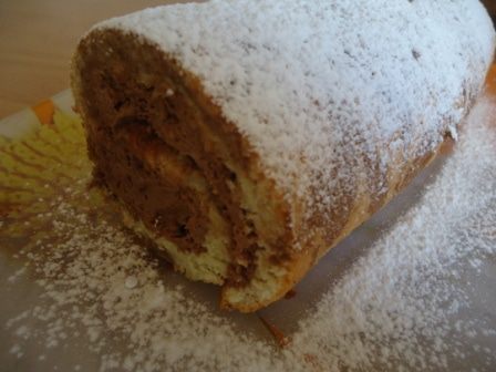 Миндальный рулет с шоколадным муссом