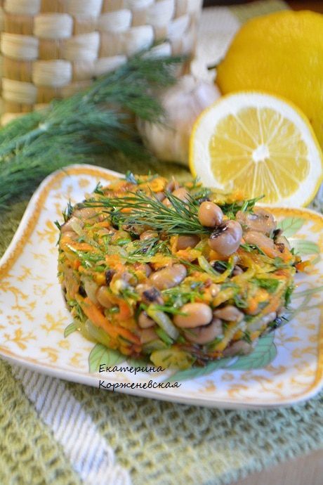 Салат с фасолью и овощами