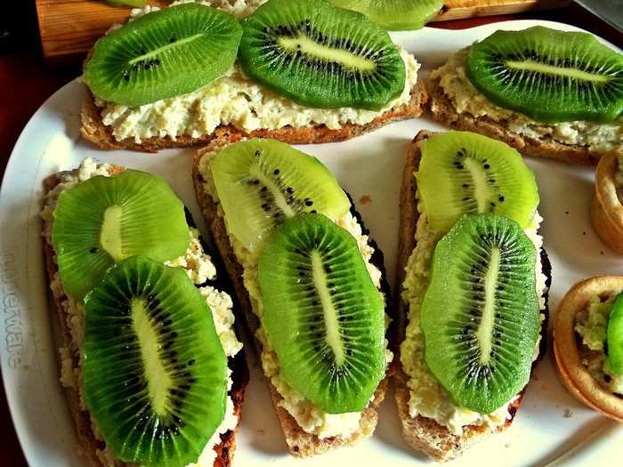 Бутерброд &amp;quot;Килька, картошка, киви&amp;quot;