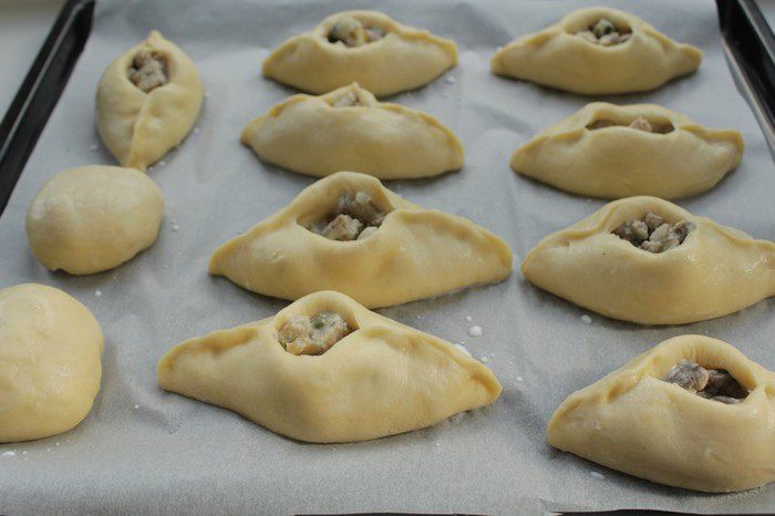 Расстегаи с сомом по-русски