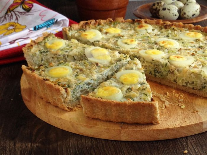Киш из цельнозерновой муки с капустой и яйцом