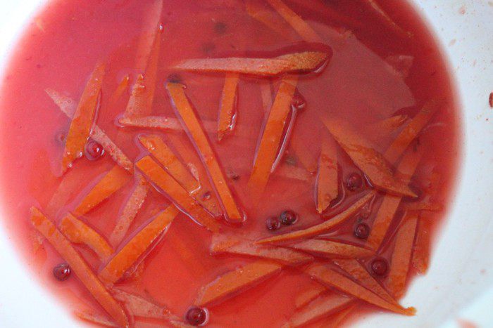 Утиная грудка в апельсиновой глазури с розовым перцем