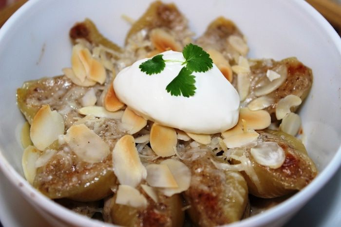 Фаршированные Конкилье Ригате под миндальными лепестками