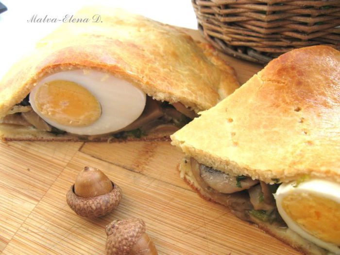 Пирог с яйцами и грибами