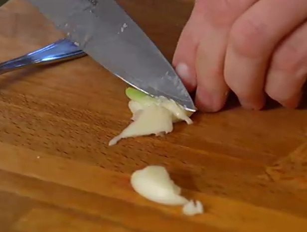 Салат из фенхеля и апельсина с заправкой из авокадо 