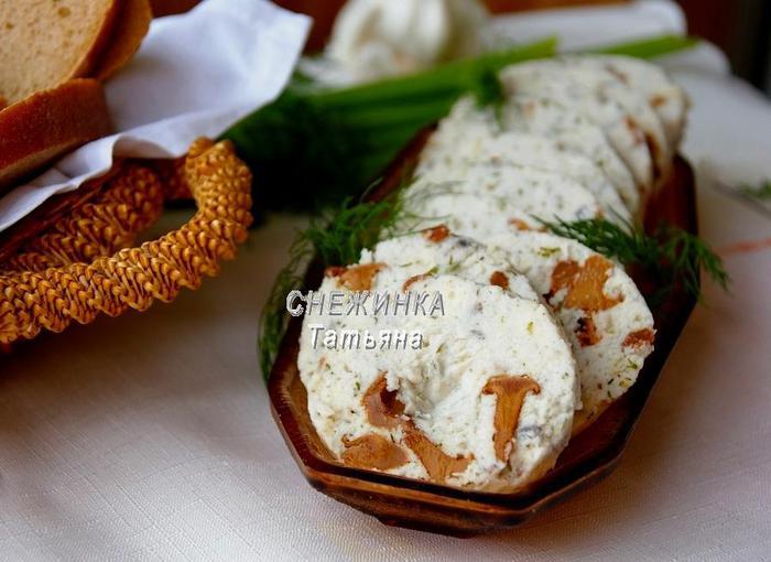 Рыбная колбаса с лисичками и картофелем «по-дачному»