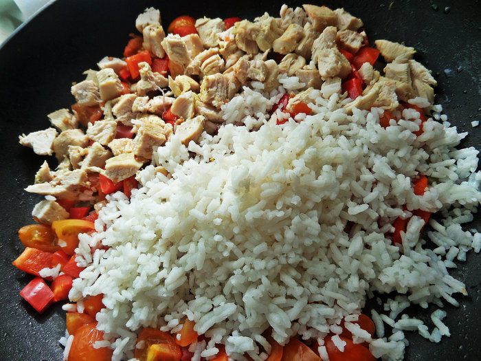 Закрытый пирог с рисом и курицей