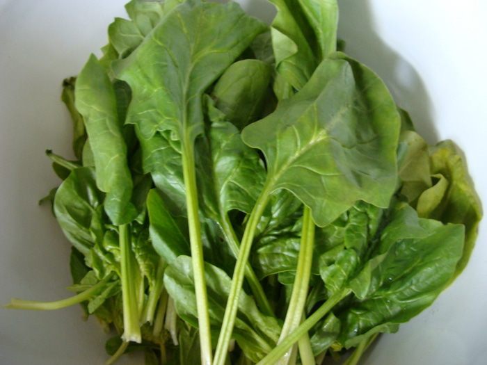 Шарики из куриного филе со шпинатом и кунжутом