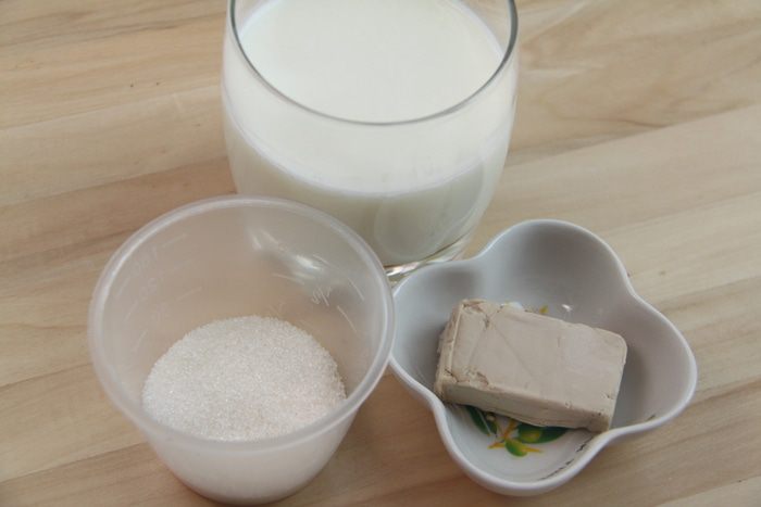 Каштановые булочки с брусникой