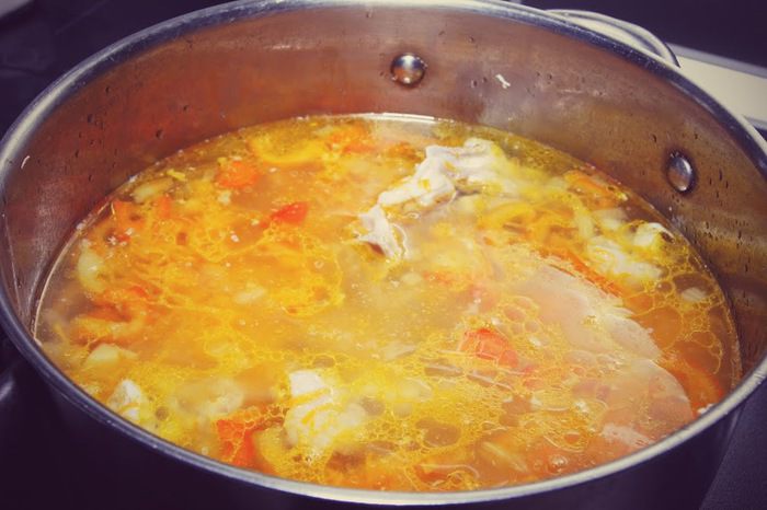 Куриный суп с домашней лапшой и сладким перцем