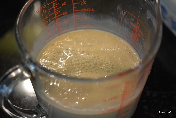 Шоколадный торт с клюквой