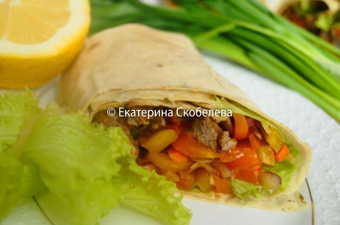 Закуска в лаваше с сочной говядиной и овощами