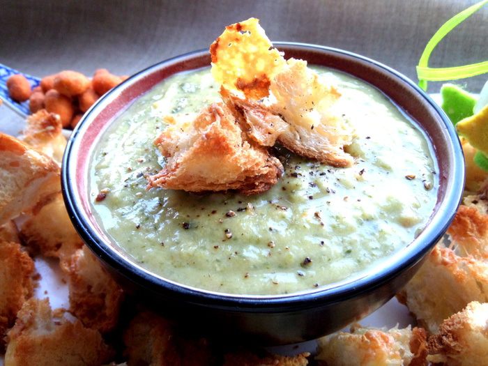 Французский чесночный суп с сырными гренками