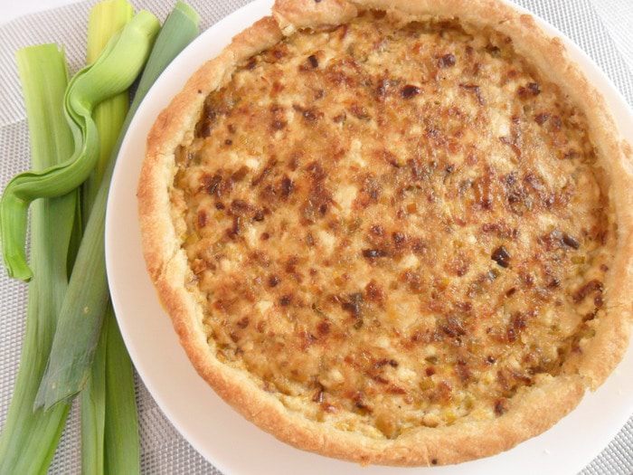 Нежный киш с луком-пореем и соевым сыром