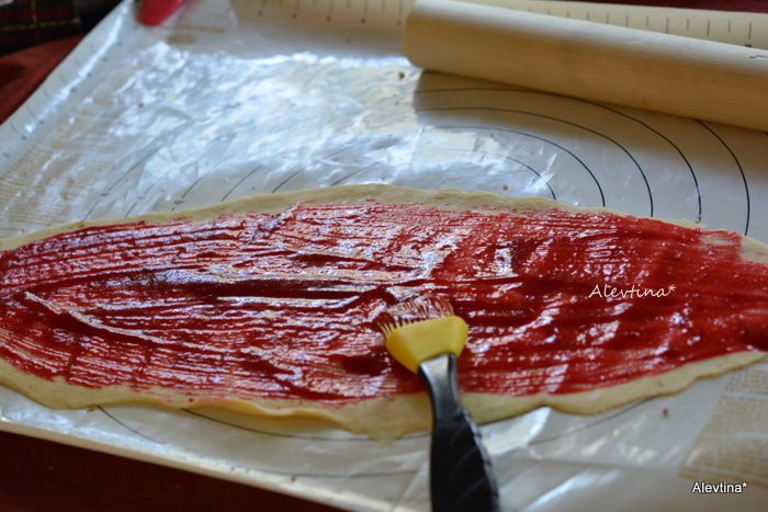 Домашняя булка с пеканом и корицей