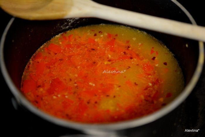 Фрикадельки с фисташками из индюшатины под апельсиновым соусом