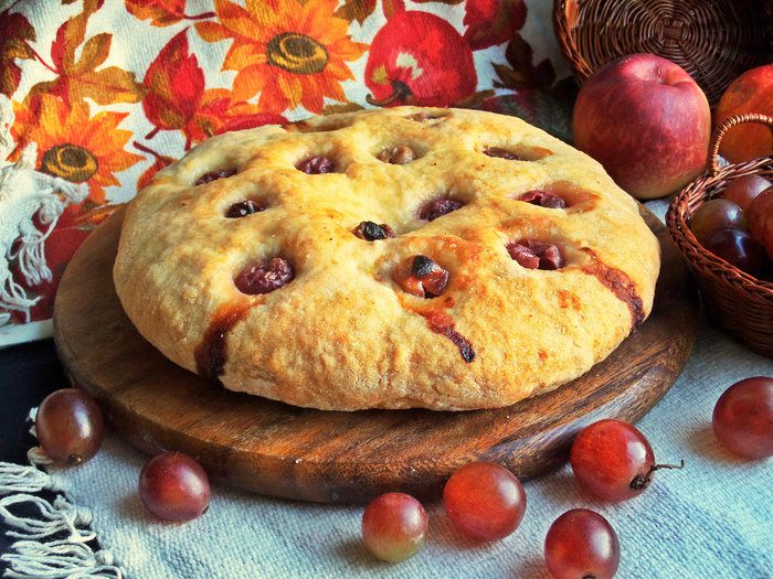 Осенняя фокачча с виноградом и сыром