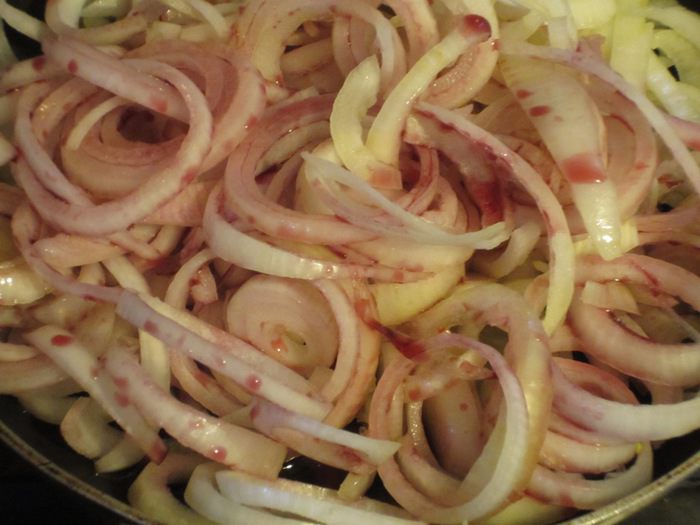 Киш с карамелизированным луком