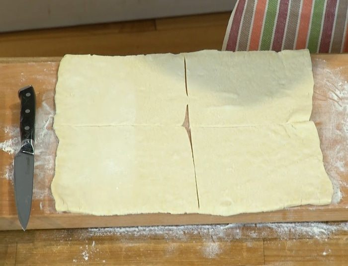 Слойки с вишней и белым шоколадом 