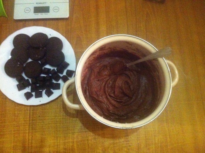 Шоколадные кексы с печеньем