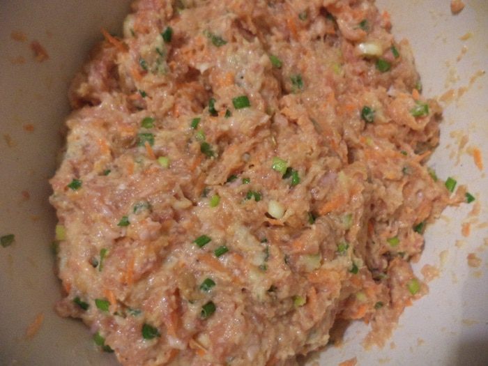 Куриные котлетки с морковью и зелёным луком