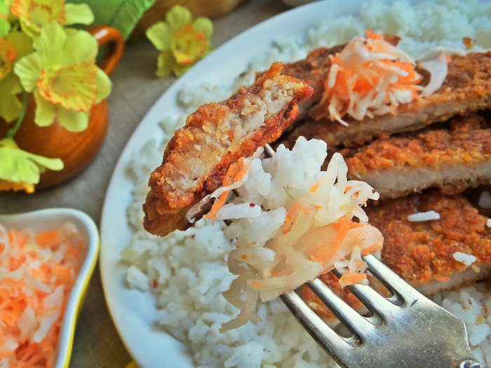 Отбивные в хрустящей корочке с рисом