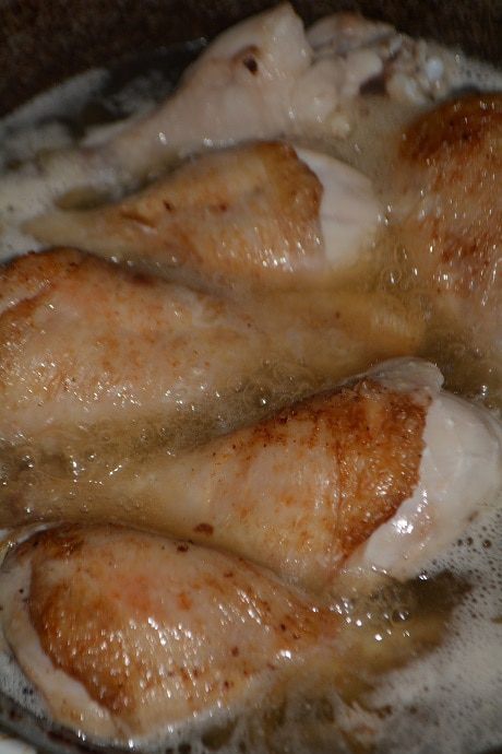 Куриные голени в чесночно-ореховом соусе