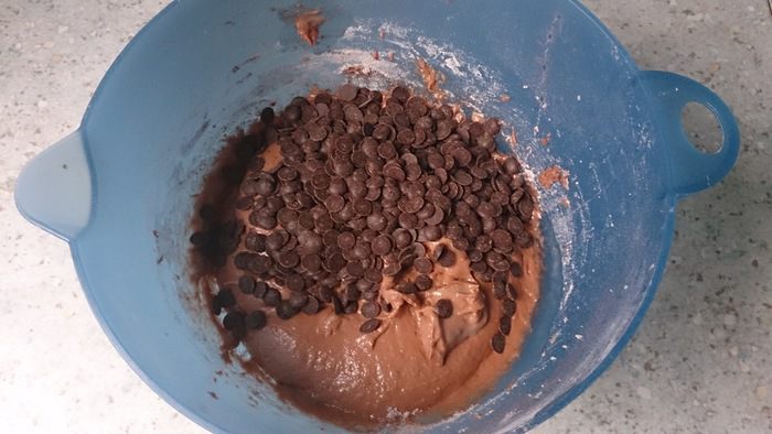 Шоколадный пирог с грушами и яичным ликером
