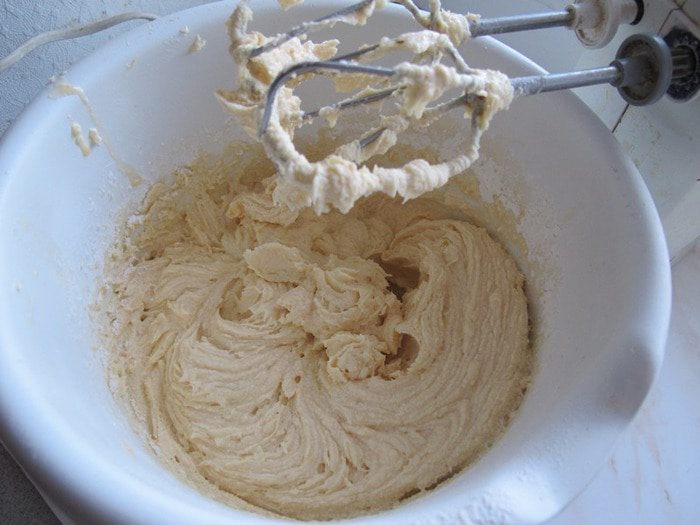 Греческий масляный кекс с ароматом герани