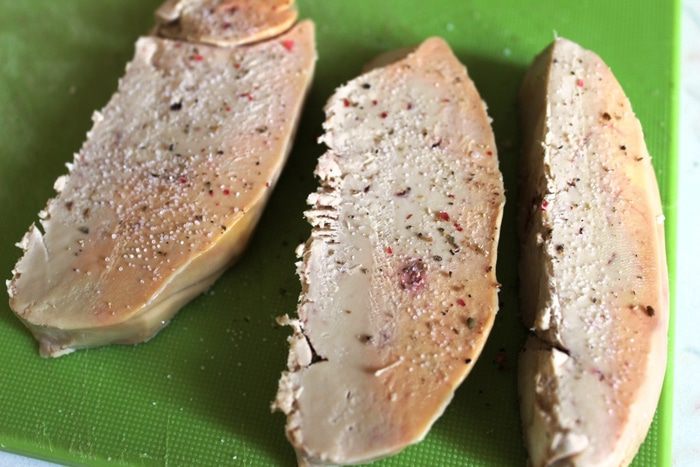 Фуа-гра с клюквенным и апельсиновым соусами