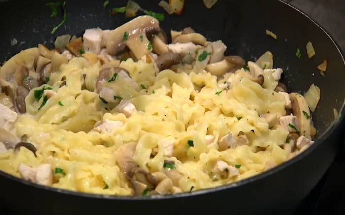 Паста с индейкой и грибами