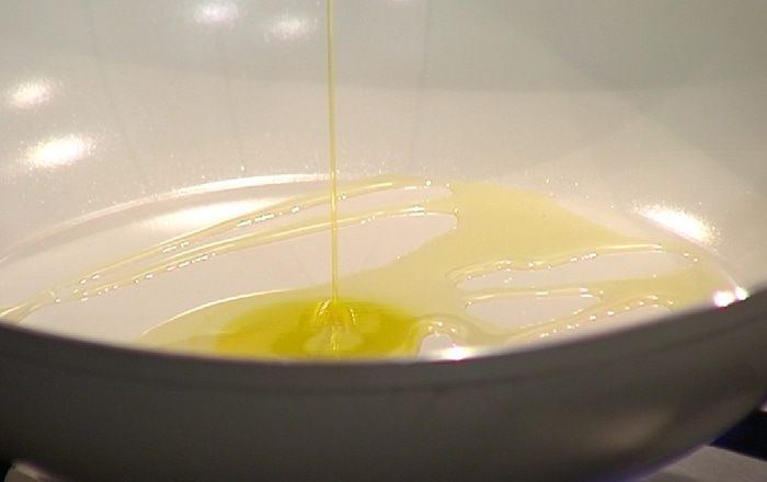 Рисовый салат с морскими водорослями и яйцами 