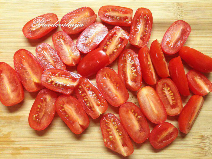 Салат с авокадо и моцареллой